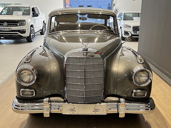 Mercedes-Benz 300 CE-24 2 of 23