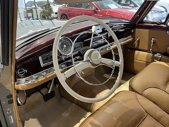 Mercedes-Benz 300 CE-24 12 of 23