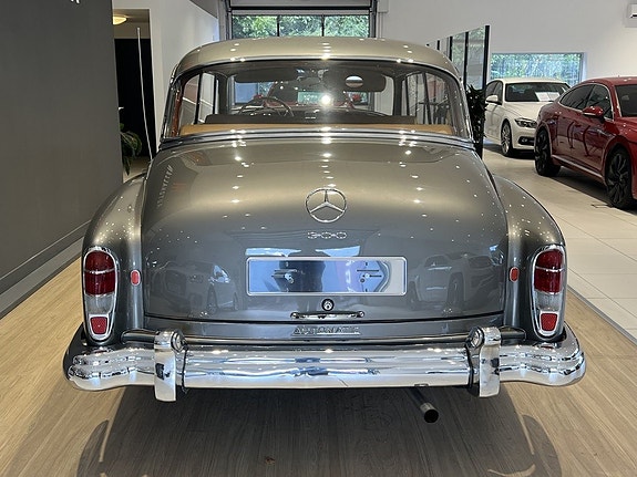 Mercedes-Benz 300 CE-24 7 of 23