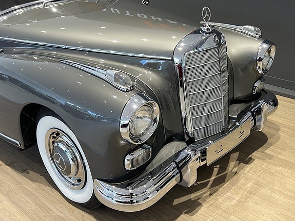 Mercedes-Benz 300 CE-24 10 of 23
