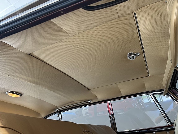 Mercedes-Benz 300 CE-24 21 of 23