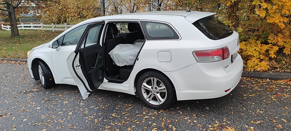 Toyota Avensis 4 of 8