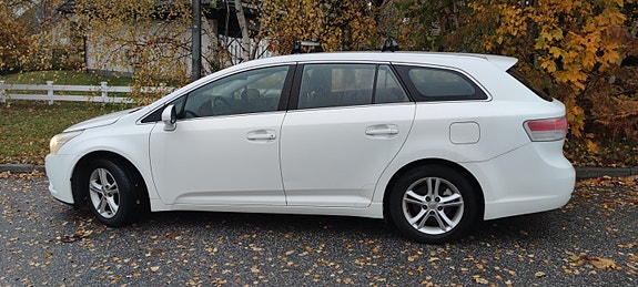 Toyota Avensis 3 of 8
