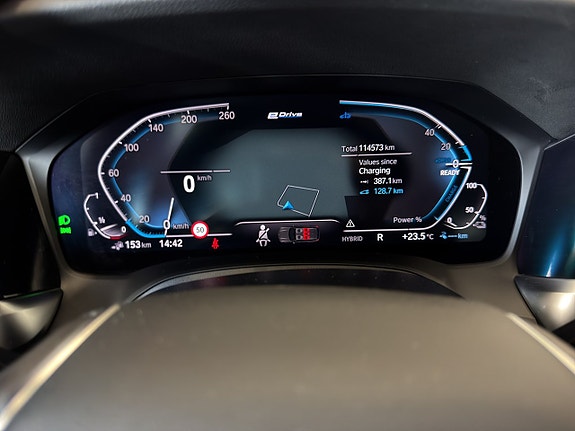 BMW 330e 13 of 29