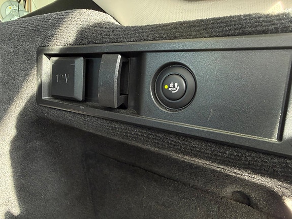 BMW 330e 27 of 29