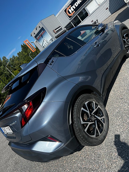 Toyota C-HR 4 of 15