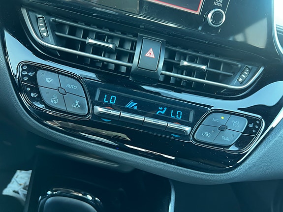 Toyota C-HR 10 of 15