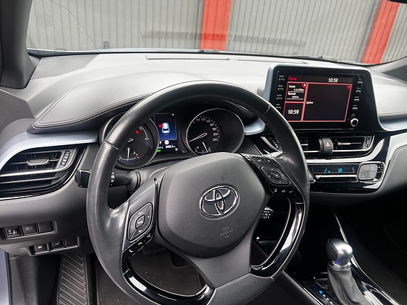 Toyota C-HR 7 of 15