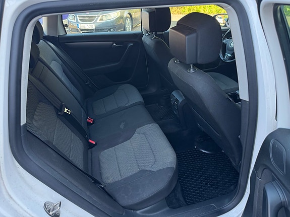 Volkswagen Passat 17 of 18