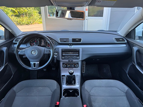 Volkswagen Passat 10 of 18