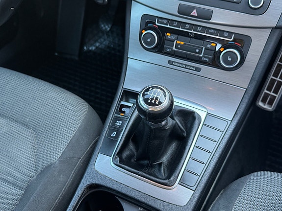 Volkswagen Passat 12 of 18