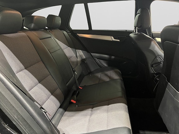 Mercedes-Benz C220 14 of 19