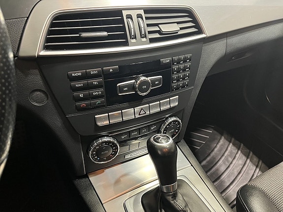 Mercedes-Benz C220 8 of 19