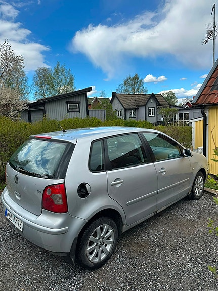 Volkswagen Polo 2 of 8