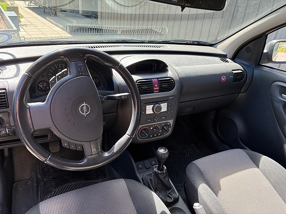 Opel Corsa 2 of 3