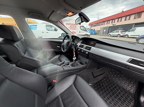 BMW 520d 4 of 5