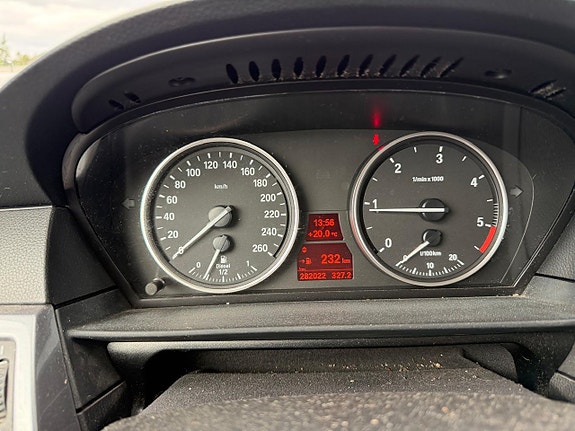 BMW 520d 3 of 5