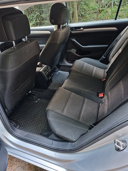Volkswagen Passat 13 of 17