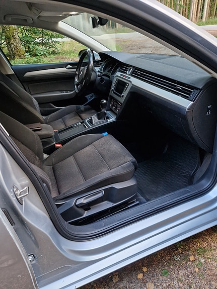 Volkswagen Passat 10 of 17