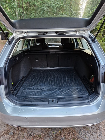 Volkswagen Passat 12 of 17