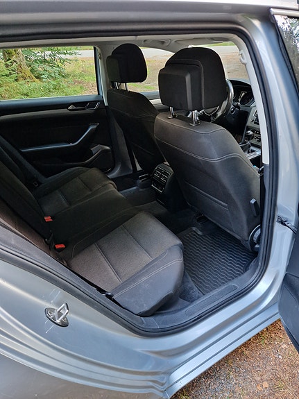 Volkswagen Passat 11 of 17