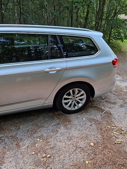 Volkswagen Passat 6 of 17