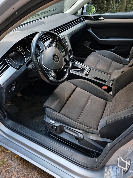 Volkswagen Passat 14 of 17