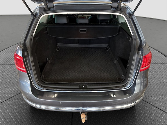 Volkswagen Passat 16 of 17