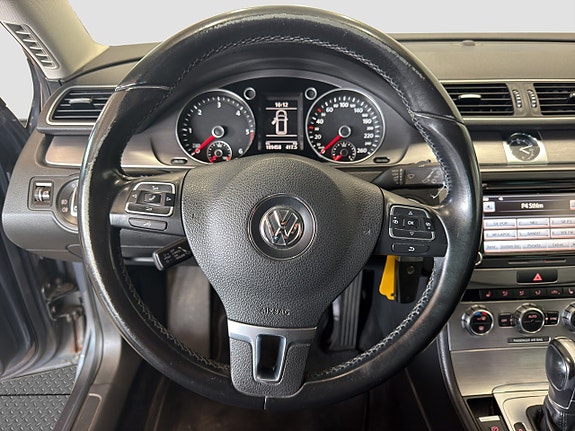 Volkswagen Passat 11 of 17