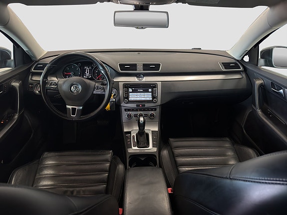 Volkswagen Passat 9 of 17