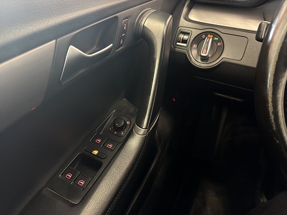 Volkswagen Passat 14 of 17