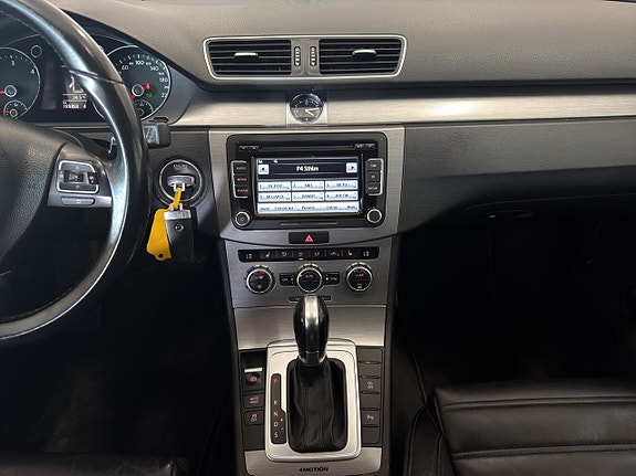 Volkswagen Passat 12 of 17