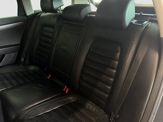 Volkswagen Passat 15 of 17
