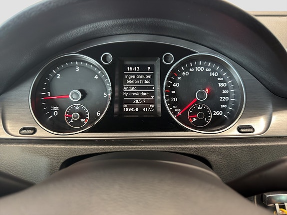 Volkswagen Passat 10 of 17