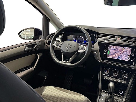 Volkswagen Touran 9 of 25