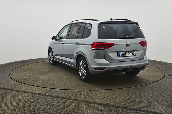 Volkswagen Touran 2 of 7