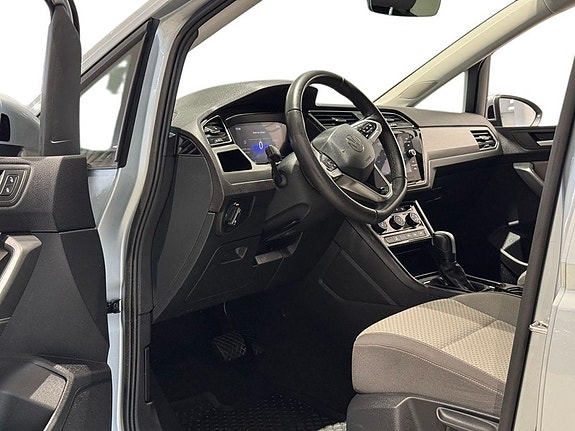 Volkswagen Touran 7 of 25
