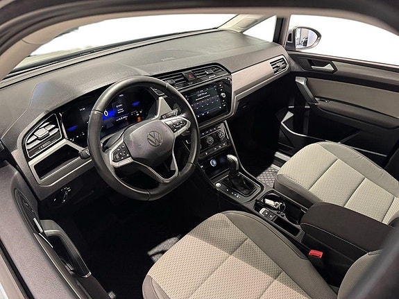 Volkswagen Touran 8 of 25