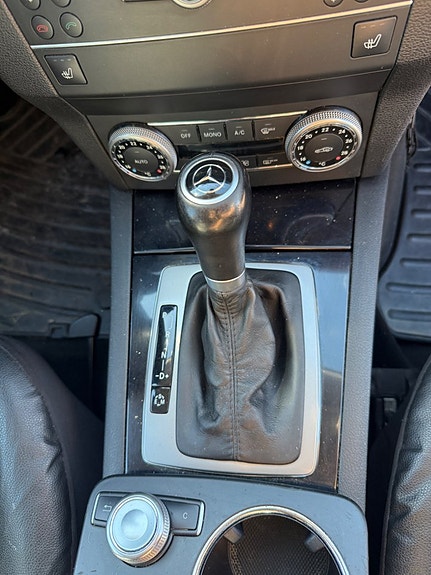 Mercedes-Benz GLK220 13 of 16