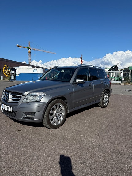 Mercedes-Benz GLK220 2 of 16