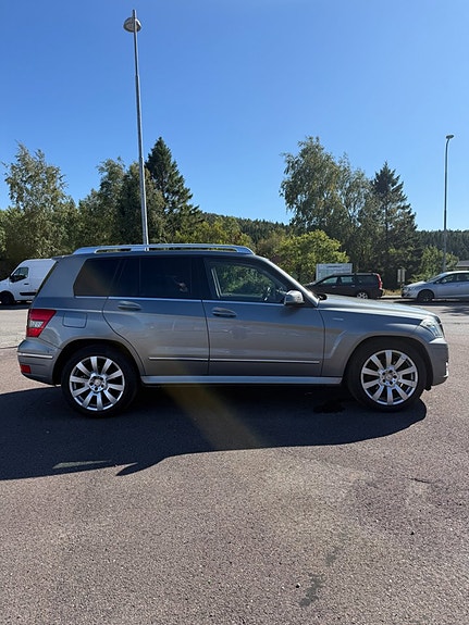 Mercedes-Benz GLK220 8 of 16