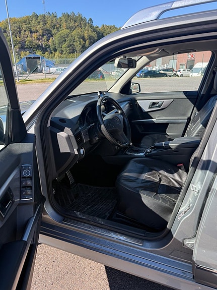 Mercedes-Benz GLK220 10 of 16