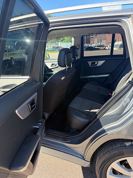 Mercedes-Benz GLK220 11 of 16