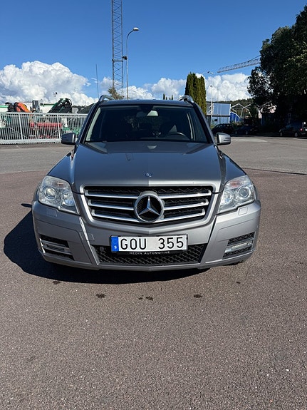 Mercedes-Benz GLK220 3 of 16
