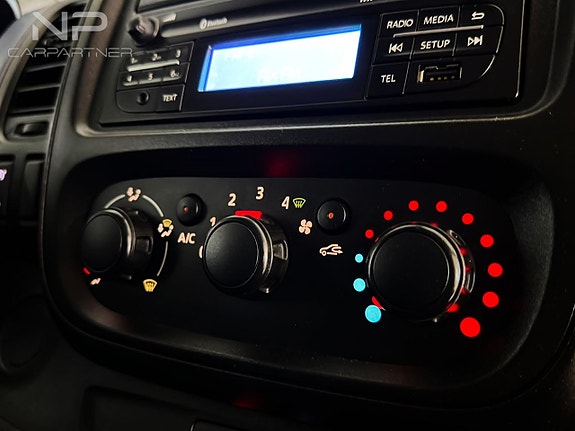 Opel Vivaro 14 of 17