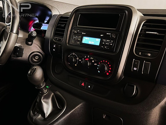 Opel Vivaro 8 of 17