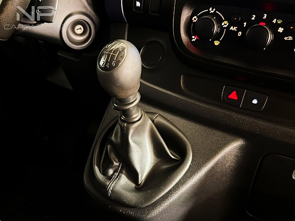 Opel Vivaro 13 of 17