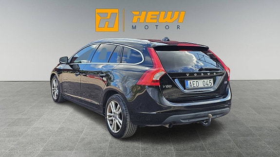 Volvo V60 2 of 14