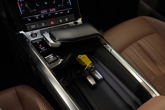 Audi Q8 e-tron 23 of 27