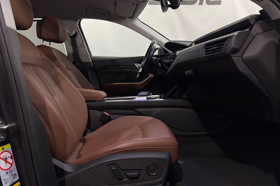 Audi Q8 e-tron 24 of 27
